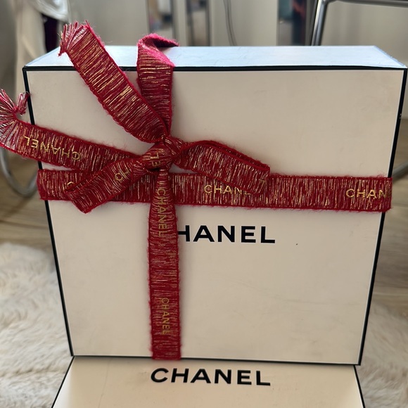 2 AUTHENTIC EMPTY CHANEL BOX WITH TISSUE INSIDE - Picture 2 of 2